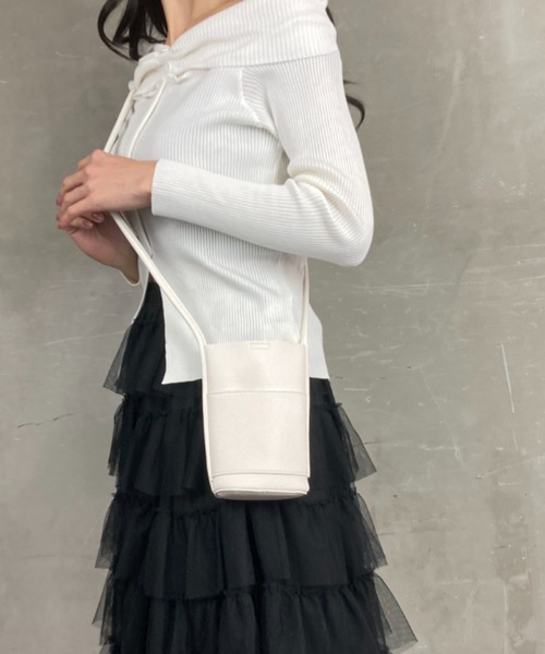 tolene(トレネ)の「タテ型 ミニショルダー スマホショルダー モバイルミニバッグ(ショルダーバッグ・レディース・ホワイト/レッド/ベージュ/ブラック/シルバー・ONE SIZE)」の2枚目の写真