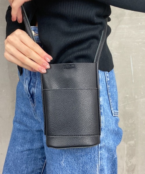 tolene(トレネ)の「タテ型 ミニショルダー スマホショルダー モバイルミニバッグ(ショルダーバッグ・レディース・ホワイト/レッド/ベージュ/ブラック/シルバー・ONE SIZE)」の3枚目の写真