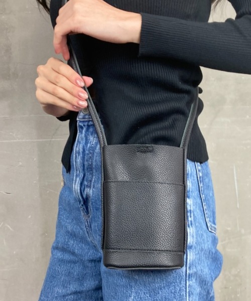 tolene(トレネ)の「タテ型 ミニショルダー スマホショルダー モバイルミニバッグ(ショルダーバッグ・レディース・ホワイト/レッド/ベージュ/ブラック/シルバー・ONE SIZE)」の14枚目の写真