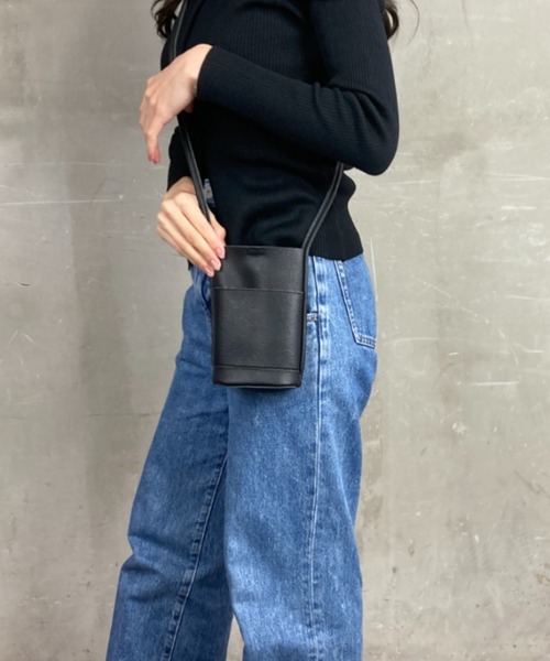 tolene(トレネ)の「タテ型 ミニショルダー スマホショルダー モバイルミニバッグ(ショルダーバッグ・レディース・ホワイト/レッド/ベージュ/ブラック/シルバー・ONE SIZE)」の16枚目の写真