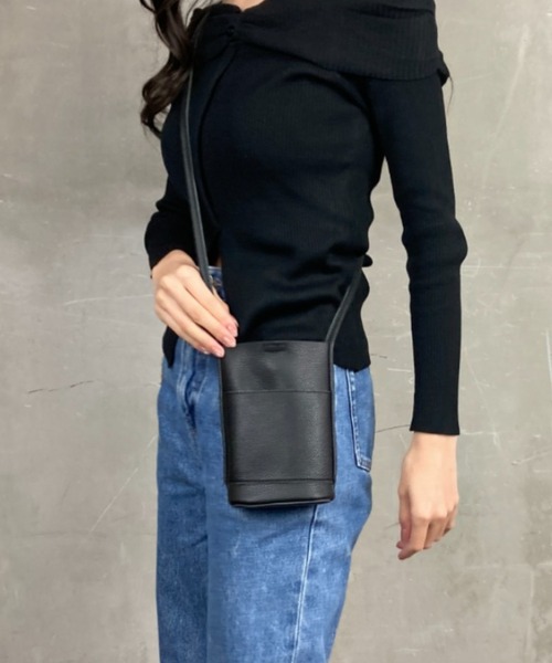 tolene(トレネ)の「タテ型 ミニショルダー スマホショルダー モバイルミニバッグ(ショルダーバッグ・レディース・ホワイト/レッド/ベージュ/ブラック/シルバー・ONE SIZE)」の17枚目の写真