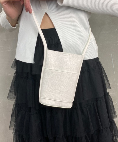 tolene(トレネ)の「タテ型 ミニショルダー スマホショルダー モバイルミニバッグ(ショルダーバッグ・レディース・ホワイト/レッド/ベージュ/ブラック/シルバー・ONE SIZE)」の11枚目の写真