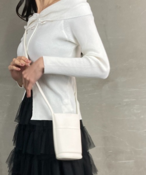 tolene(トレネ)の「タテ型 ミニショルダー スマホショルダー モバイルミニバッグ(ショルダーバッグ・レディース・ホワイト/レッド/ベージュ/ブラック/シルバー・ONE SIZE)」の6枚目の写真