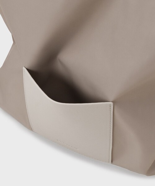 OPAQUE.CLIP（オペークドットクリップ）の「【A4サイズ対応】フロントポケットデザインナップザック（バックパック/リュック・レディース・ナチュラル/ブラック・00）」の12枚目の写真