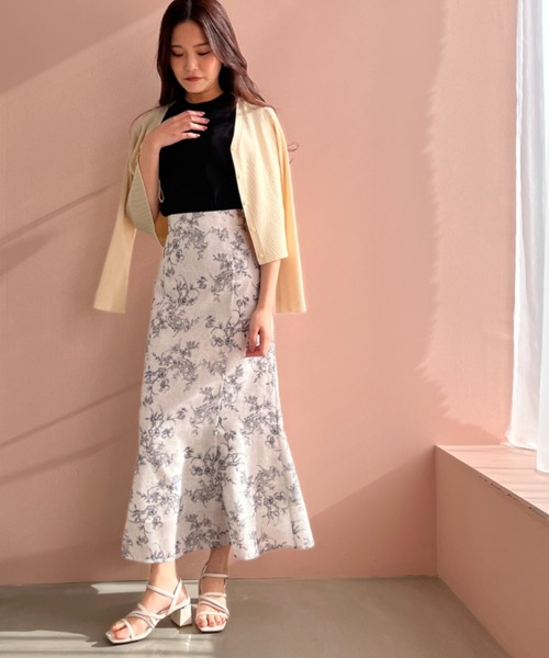 MISCH MASCH(ミッシュマッシュ)の「WEB限定 フレアスリーブVネックカーディガン(カーディガン/ボレロ・レディース・アイボリー/ブラック/ライトグリーン/ホワイト×ブラック・フリ-)」の21枚目の写真