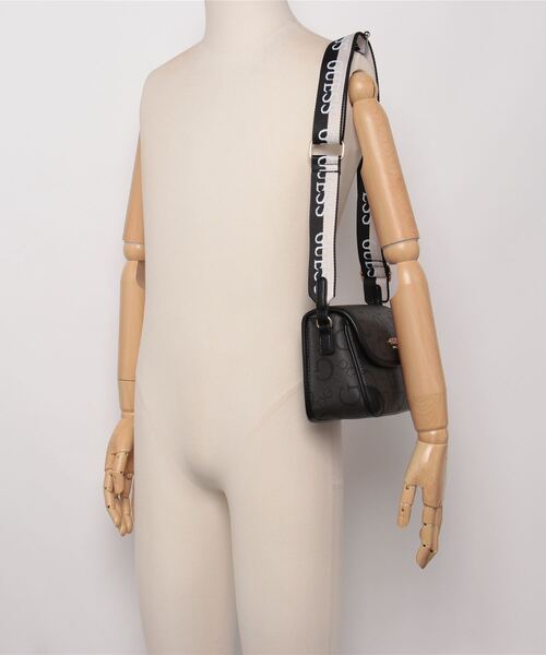 Guess（ゲス）の「NICHOLE Flap Crossbody ショルダーバッグ（ショルダーバッグ・レディース・ダークグレー/ナチュラル・ONE SIZE）」の15枚目の写真