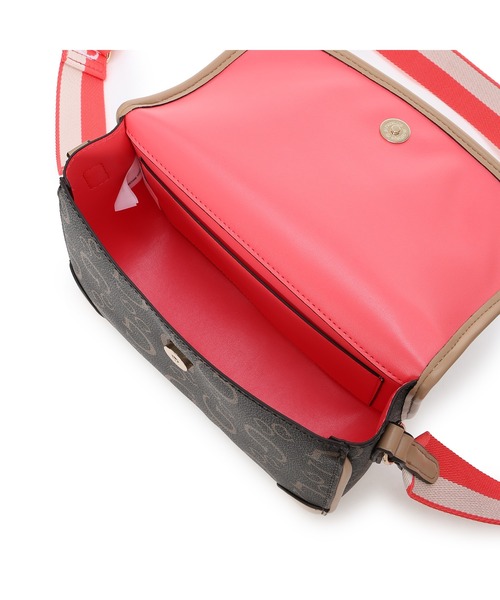 Guess（ゲス）の「NICHOLE Flap Crossbody ショルダーバッグ（ショルダーバッグ・レディース・ダークグレー/ナチュラル・ONE SIZE）」の8枚目の写真