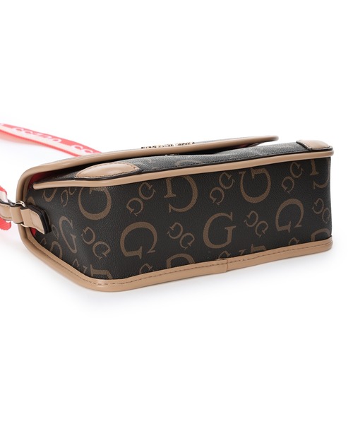 Guess（ゲス）の「NICHOLE Flap Crossbody ショルダーバッグ（ショルダーバッグ・レディース・ダークグレー/ナチュラル・ONE SIZE）」の10枚目の写真