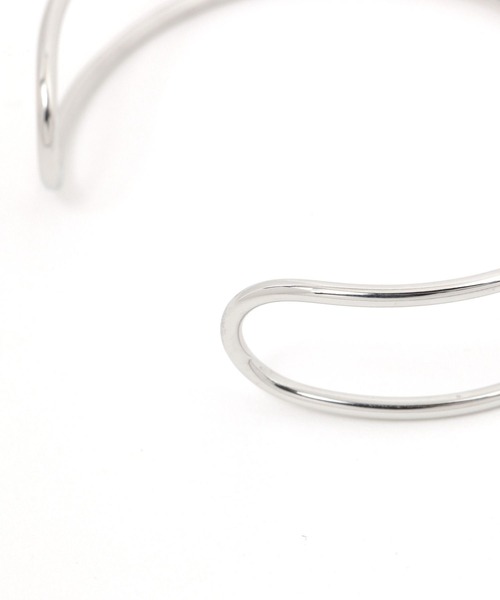 BAYFLOW（ベイフロー）の「ステンレス2ラインバングル（バングル/リストバンド・レディース・ライトグレー・FREE）」の4枚目の写真