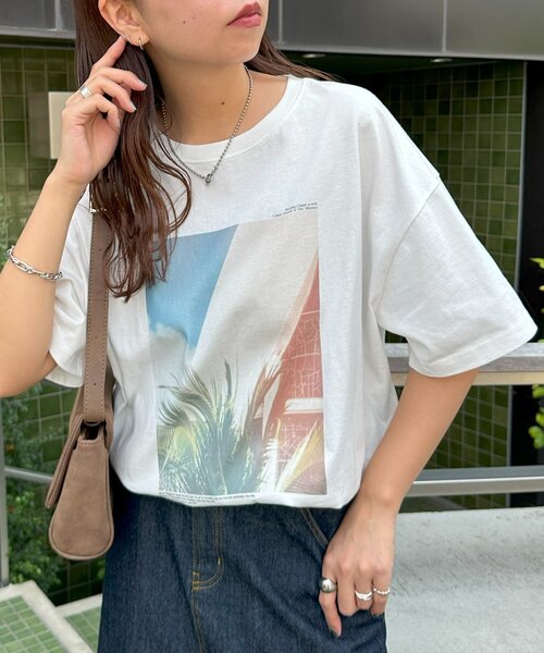 DISCOAT(ディスコート)の「【WEB限定】ボタニカルアソートフォトTシャツ(Tシャツ/カットソー・レディース・ホワイト系その他3/ホワイト系その他/ホワイト系その他2・FREE)」の2枚目の写真