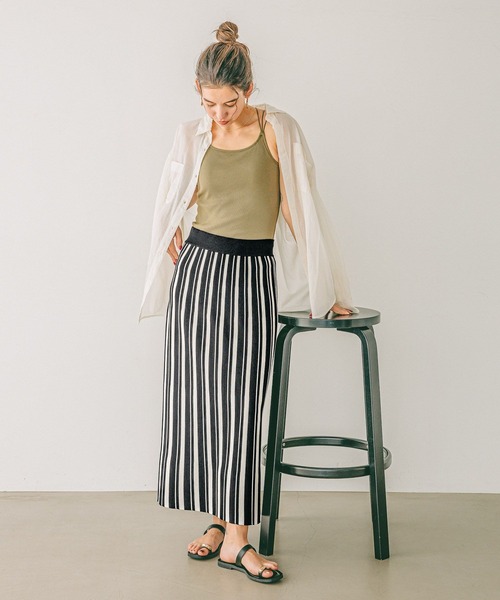 BAYFLOW（ベイフロー）の「縦長ラインですっきり]サマーニットタイトスカート（スカート・レディース・ブラック/ブラック系その他/ボルドー・SMALL/MEDIUM）」の6枚目の写真