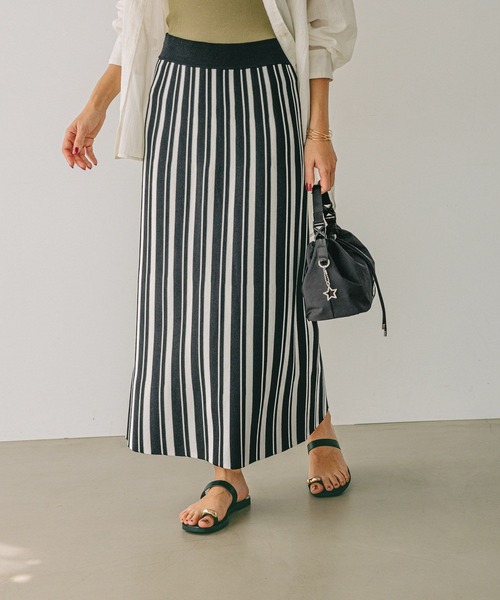 BAYFLOW（ベイフロー）の「縦長ラインですっきり]サマーニットタイトスカート（スカート・レディース・ブラック/ブラック系その他/ボルドー・SMALL/MEDIUM）」の7枚目の写真