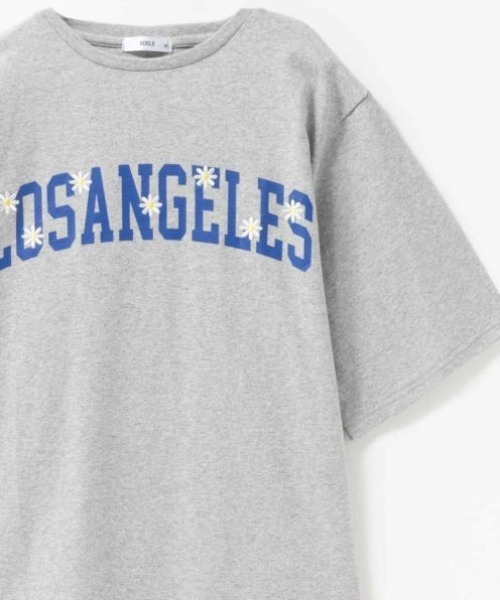 Mac-House(マックハウス)の「フラワー刺繍カレッジプリントTシャツ(Tシャツ/カットソー・レディース・ホワイト/ネイビー/グレー・M/L)」の1枚目の写真