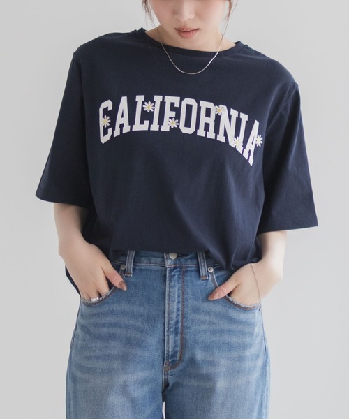 Mac-House(マックハウス)の「フラワー刺繍カレッジプリントTシャツ(Tシャツ/カットソー・レディース・ホワイト/ネイビー/グレー・M/L)」の16枚目の写真