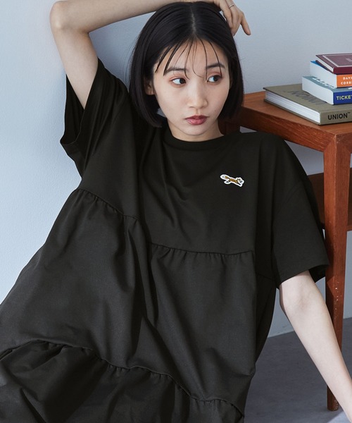 PENNEYS（ぺニーズ）の「<速乾>PENNEYS/ペニーズ 別注 THE FOX ロゴ ワンポイントワッペン刺繍 ティアード切り替え半袖ワンピース（ワンピース・レディース・ネイビー/ブラック系/レッド/ブラック/オフホワイト・FREE）」の8枚目の写真