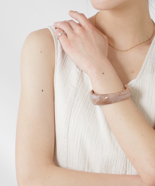 NANO universe（ナノユニバース）の「ワイドマーブルバングル（バングル/リストバンド・レディース・アイボリー/カーキ/グレー系その他4・FREE）」の2枚目の写真