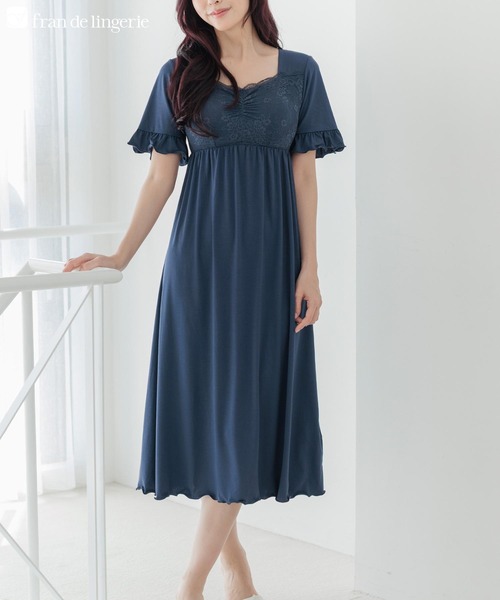 fran de lingerie(フランデランジェリー)の「餅田コシヒカリさんとコラボ ナイトブラ付きルームウェア「LuNight(ルナイト)」ナイトブラ付きノースリーブロングワンピース(ルームウェア/パジャマ・レディース・セージグリーン/ブラック/ピンク系その他/ラベンダー/ネイビー・3L/L/LL/M)」の3枚目の写真