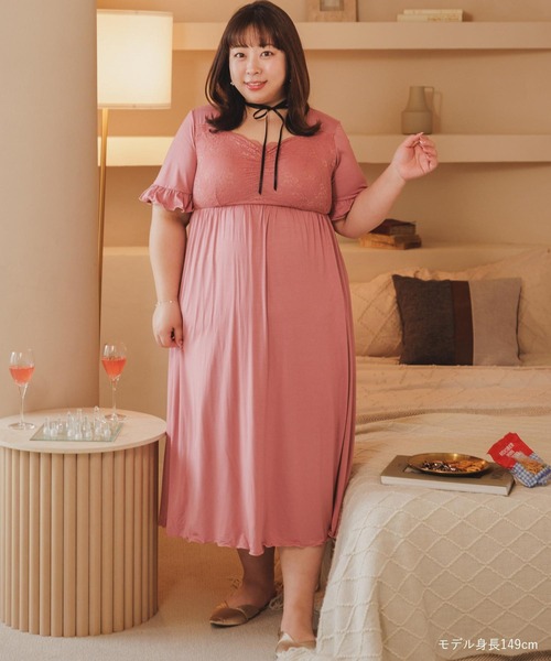fran de lingerie(フランデランジェリー)の「餅田コシヒカリさんとコラボ ナイトブラ付きルームウェア「LuNight(ルナイト)」ナイトブラ付きノースリーブロングワンピース(ルームウェア/パジャマ・レディース・セージグリーン/ブラック/ピンク系その他/ラベンダー/ネイビー・3L/L/LL/M)」の6枚目の写真