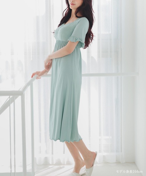 fran de lingerie(フランデランジェリー)の「餅田コシヒカリさんとコラボ ナイトブラ付きルームウェア「LuNight(ルナイト)」ナイトブラ付きノースリーブロングワンピース(ルームウェア/パジャマ・レディース・セージグリーン/ブラック/ピンク系その他/ラベンダー/ネイビー・3L/L/LL/M)」の17枚目の写真