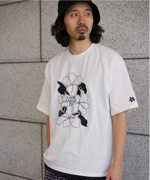 BEAVER(ビーバー)の「B omnivore/ビーオムニボー 16/10 E天竺 フラワー刺繍 S/S TEE(Tシャツ/カットソー・メンズ・その他18/ホワイト・L/M)」の4枚目の写真