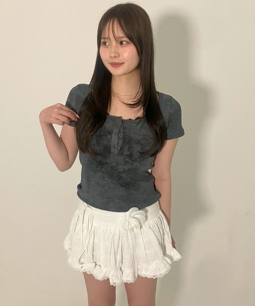 .KOM(ドットコム)の「A'GEM/9 × .kom 『.KOM/ドットケーオーエム』 /ヘンリーネックカットソー(Tシャツ/カットソー・レディース・チャコールグレー/アイボリー・FREE)」の12枚目の写真