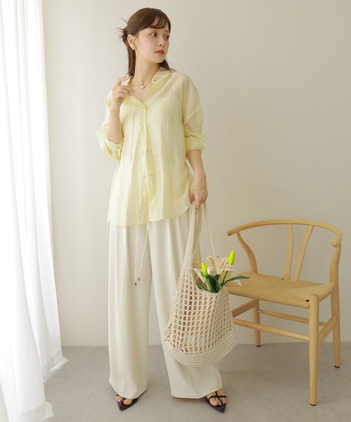 LAULEN(ローレン)の「back slit satin like sheer shirt /サテン調 シアー バックコンシャス シャツ(シャツ/ブラウス・レディース・イエロー/ピンク/ベージュ・FREE)」の7枚目の写真