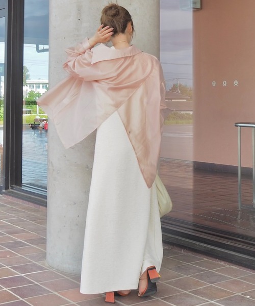 LAULEN(ローレン)の「back slit satin like sheer shirt /サテン調 シアー バックコンシャス シャツ(シャツ/ブラウス・レディース・イエロー/ピンク/ベージュ・FREE)」の11枚目の写真