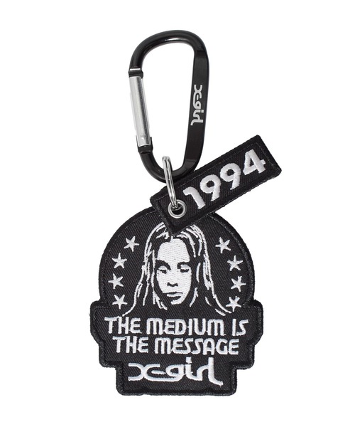 X-girl（エックスガール）の「STAR AND FACE PATCH KEY CHARM（キーホルダー・レディース・ブラック/レッド・ONE SIZE）」の2枚目の写真