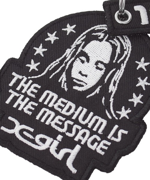 X-girl（エックスガール）の「STAR AND FACE PATCH KEY CHARM（キーホルダー・レディース・ブラック/レッド・ONE SIZE）」の4枚目の写真