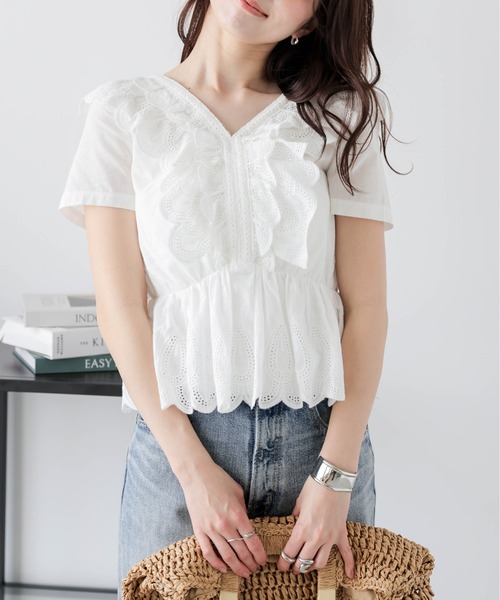 AMELY(エミリー)の「コットンレース ペプラムブラウス(シャツ/ブラウス・レディース・ホワイト/ブラック・フリー)」の7枚目の写真