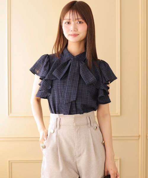 AND COUTURE(アンドクチュール)の「シアーチェックフリルリボンブラウス(シャツ/ブラウス・レディース・ネイビー/グリーン/オフホワイト・FREE)」の3枚目の写真