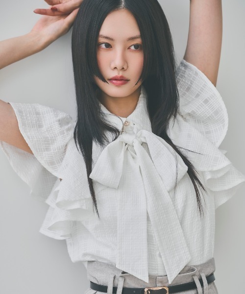 AND COUTURE(アンドクチュール)の「シアーチェックフリルリボンブラウス(シャツ/ブラウス・レディース・ネイビー/グリーン/オフホワイト・FREE)」の1枚目の写真