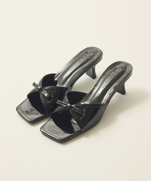 NEUNA（ヌナ）の「エナメルリボンミュール（パンプス・レディース・ブラック/アイボリー・38/36/39）」の12枚目の写真