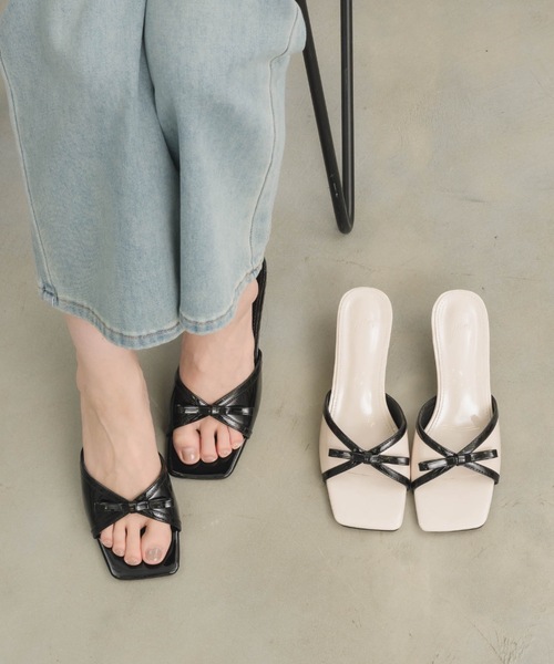 NEUNA（ヌナ）の「エナメルリボンミュール（パンプス・レディース・ブラック/アイボリー・38/36/39）」の7枚目の写真