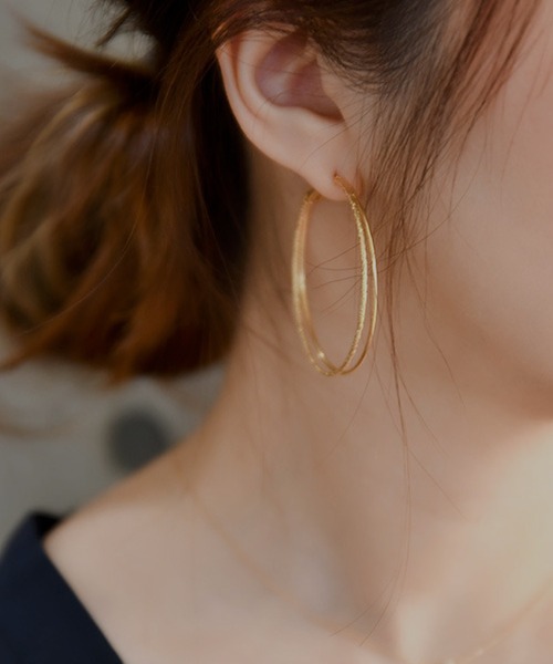 Phoebe(フィービィー)の「ダブルラインフープピアス ゴールド/大ぶり/存在感◎/主役級(ピアス(両耳用)・レディース・イエローゴールド・FREE)」の7枚目の写真