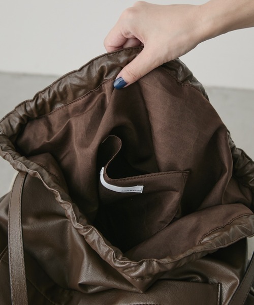 Aunt Marie's（アントマリーズ）の「エコレザー巾着BIGポケットトート（トートバッグ・レディース・ブラウン/カーキ/ブラック・FREE）」の22枚目の写真