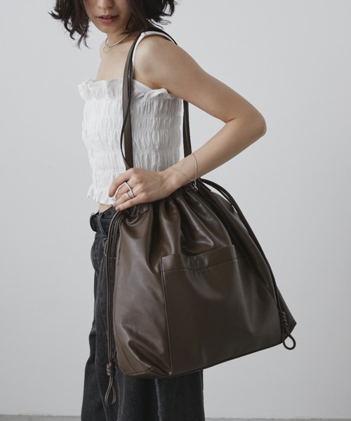 Aunt Marie's（アントマリーズ）の「エコレザー巾着BIGポケットトート（トートバッグ・レディース・ブラウン/カーキ/ブラック・FREE）」の16枚目の写真