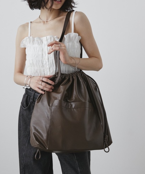 Aunt Marie's（アントマリーズ）の「エコレザー巾着BIGポケットトート（トートバッグ・レディース・ブラウン/カーキ/ブラック・FREE）」の15枚目の写真