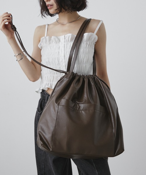 Aunt Marie's（アントマリーズ）の「エコレザー巾着BIGポケットトート（トートバッグ・レディース・ブラウン/カーキ/ブラック・FREE）」の18枚目の写真