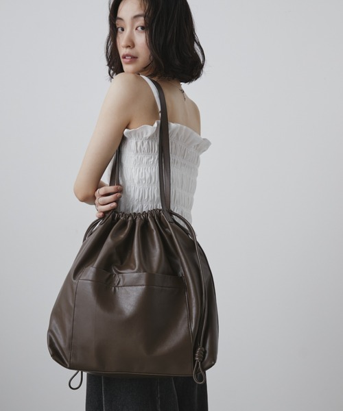 Aunt Marie's（アントマリーズ）の「エコレザー巾着BIGポケットトート（トートバッグ・レディース・ブラウン/カーキ/ブラック・FREE）」の14枚目の写真