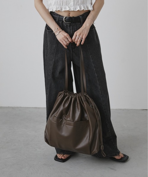 Aunt Marie's（アントマリーズ）の「エコレザー巾着BIGポケットトート（トートバッグ・レディース・ブラウン/カーキ/ブラック・FREE）」の21枚目の写真