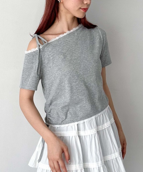 archives(アルシーヴ)の「レーストリミングワンショルカットTOPS(Tシャツ/カットソー・レディース・ネイビー/オフホワイト/グレー・MEDIUM)」の1枚目の写真