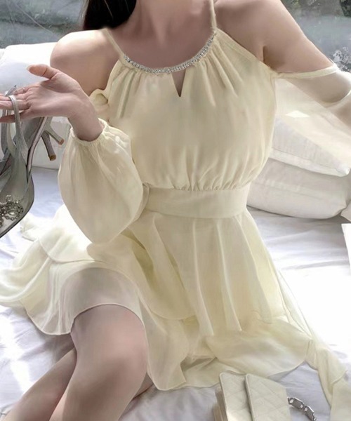 大人カワイイ✦夏のミニワンピース★シンプルで普段使いに最適 セール】オフショルダーミニワンピース 可愛い夏服（ドレス