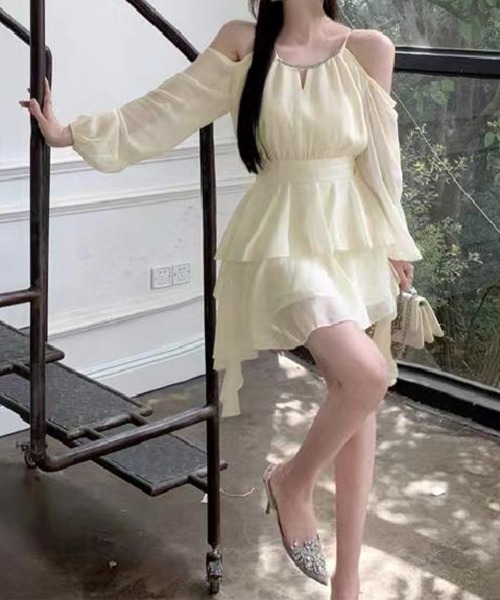 新作  ミニワンピース  ドレス　オフショルダー  可愛い　夏服コーデ　新品 オフショルダーミニワンピース 可愛い夏服（ドレス
