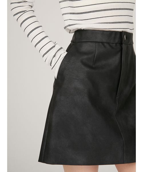 emmi（エミ）の「フェイクレザーミニスカート（スカート・レディース・ブラウン/ブラック・0/1）」の12枚目の写真