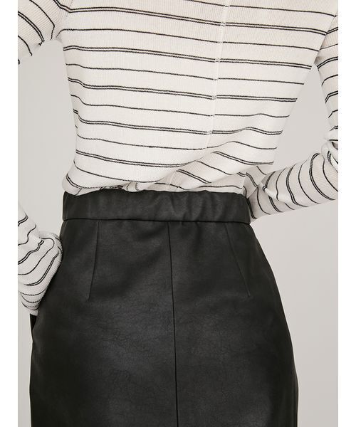 emmi（エミ）の「フェイクレザーミニスカート（スカート・レディース・ブラウン/ブラック・0/1）」の14枚目の写真