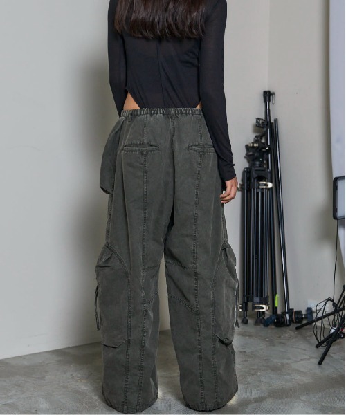 MAISON SPECIAL(メゾンスペシャル)の「Many Pockets Cargo Pants/メニーポケットカーゴパンツ(カーゴパンツ・レディース・ブラック/カーキ/ピンク・36/38)」の12枚目の写真