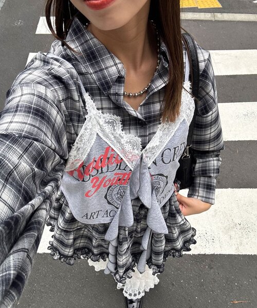 CIAOPANIC（チャオパニック）の「ドロップフリルカットロゴビスチェ（キャミソール・レディース・ベージュ/グレー・ONE SIZE）」の3枚目の写真