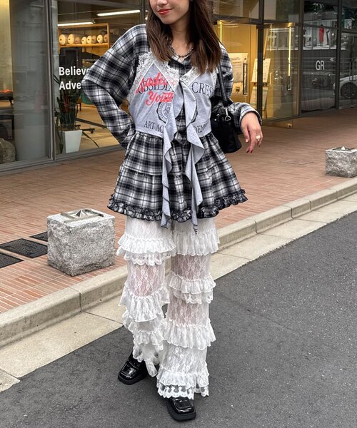 CIAOPANIC（チャオパニック）の「ドロップフリルカットロゴビスチェ（キャミソール・レディース・ベージュ/グレー・ONE SIZE）」の8枚目の写真