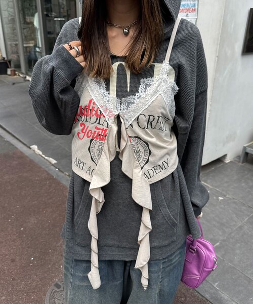 CIAOPANIC（チャオパニック）の「ドロップフリルカットロゴビスチェ（キャミソール・レディース・ベージュ/グレー・ONE SIZE）」の16枚目の写真